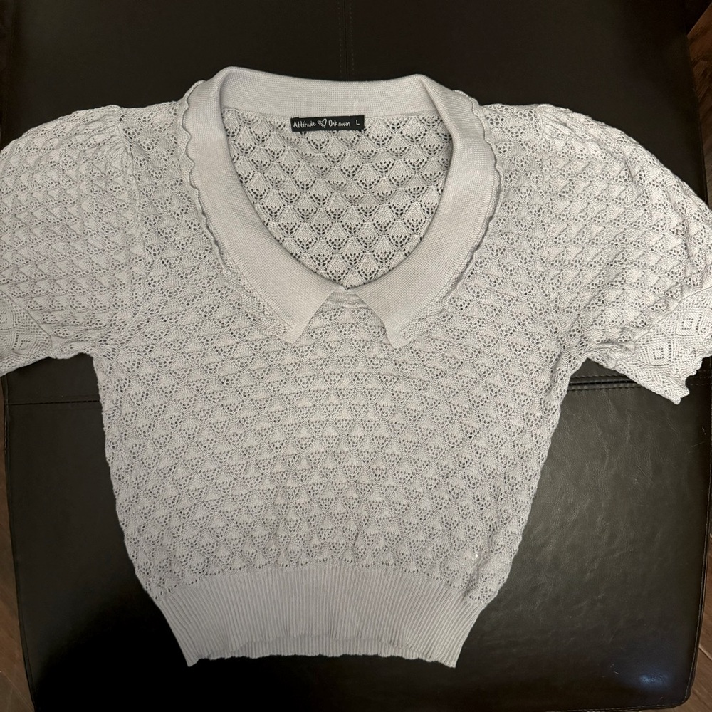 Attitude Unknown Light Gray Retro Short Sleeve Knit
Crop Sweater Size Large